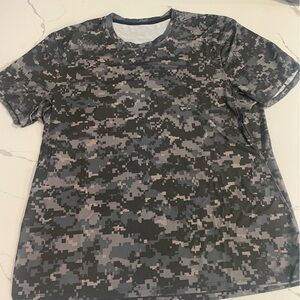 lululemon SS - green digi camo - workout/run